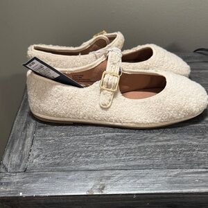 Universal Thread Cream Slippers with Gold Buckle